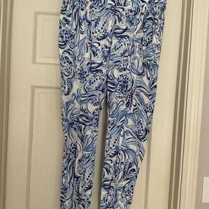 Lilly Pulitzer size large cotton blend pant with elastic waist and ankles